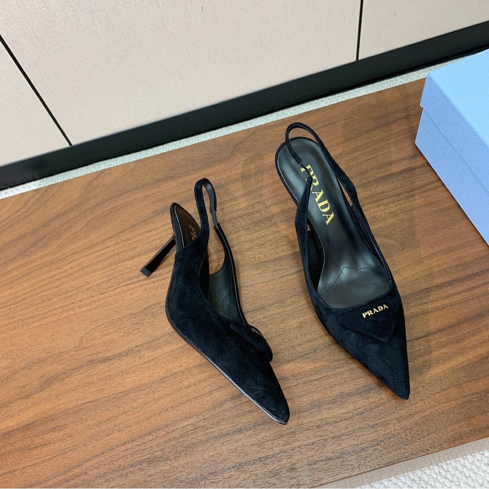 Prada Sophisticated Black Pointed Heels - Picture 3 of 9
